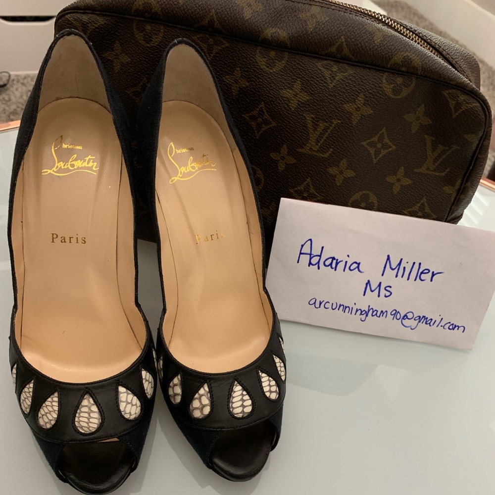 💕Christian Louboutin Gotcha Peep Toe Pumps💕